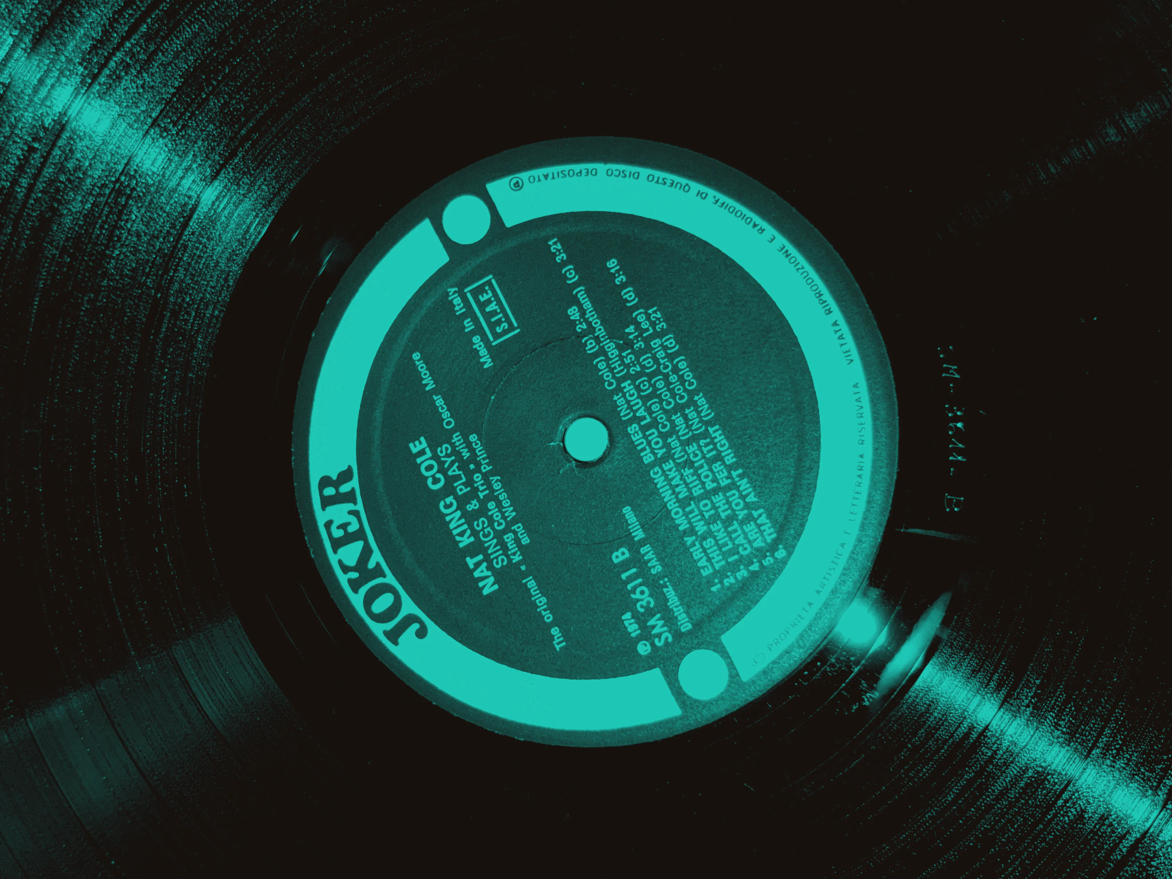 A yellow rectangle highlights the hand-etched SM-3611-B matrix number in the runout beside the label of Nat King Cole's Sings & Plays record